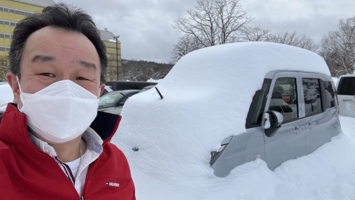 大雪で埋まったレンタカー