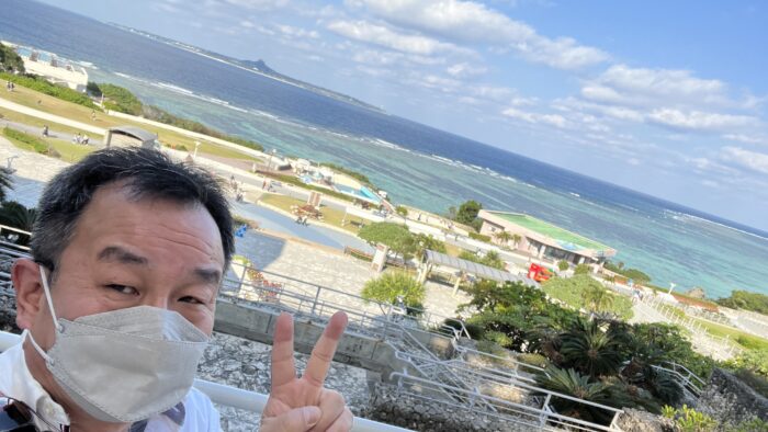 沖縄美ら海水族館「入り口からの風景」