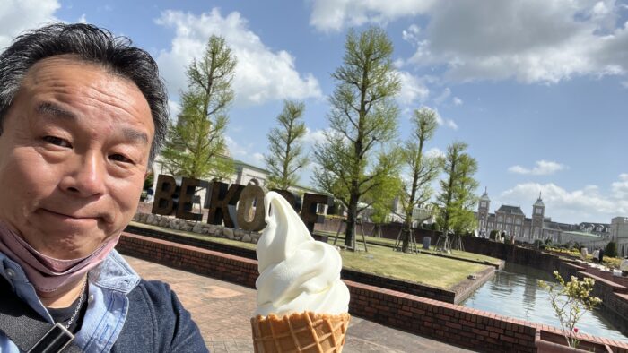 神戸フルーツ・フラワーパーク大沢でソフトクリームをたべる
