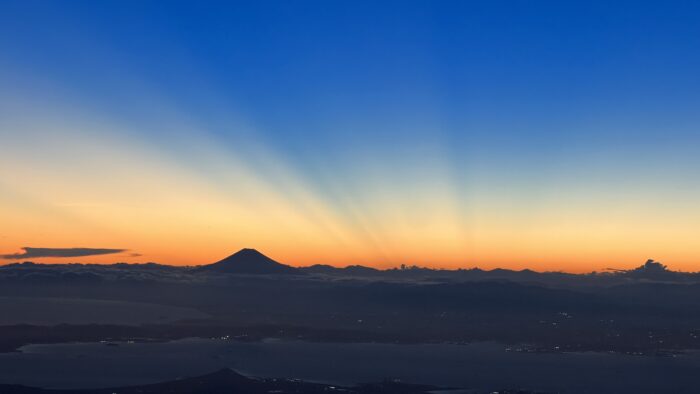 岡山から羽田へ向かう機内から見えた富士山
新しい旅の始まりを告げるシーン